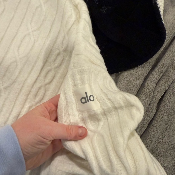 ALO sweater - Picture 7 of 11